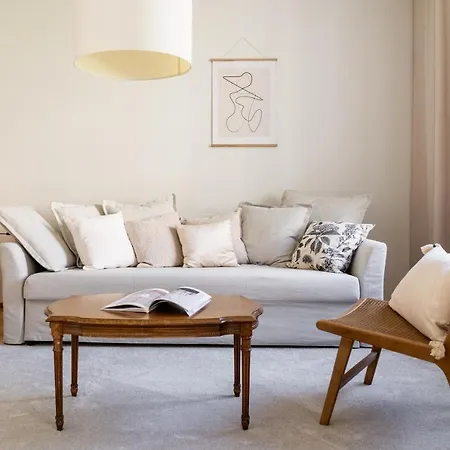 Stylish 1br With Private Sauna & Balcony 아파트