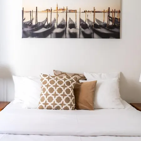 Stylish 1br With Private Sauna & Balcony *